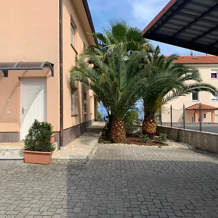 Apartment Grand Pool Ika-opatija