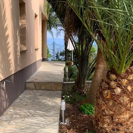 Grand Pool Ika-opatija 아파트