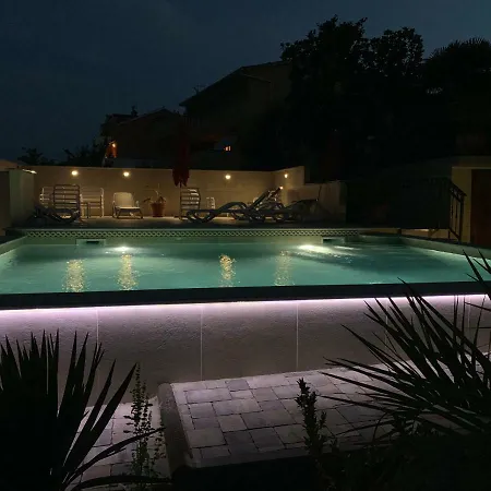 Grand Pool Ika-opatija 아파트