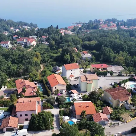 Grand Pool Ika-opatija شقة *